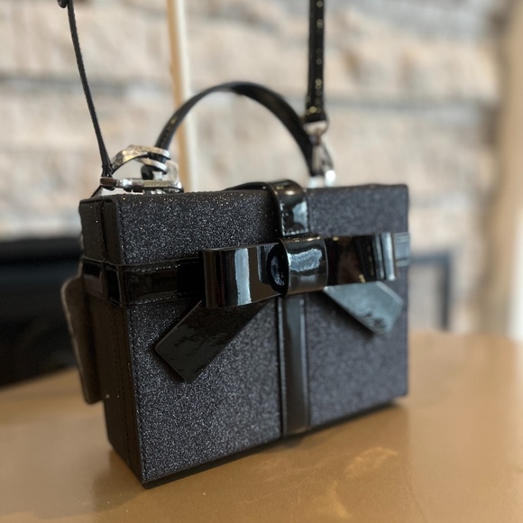 NWT Kate spade BLACK Wrapping Party Gift Box crossbody (K5998) - Picture 2 of 11